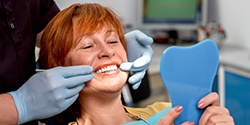 Woman having an implant denture put in 