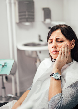 A woman with a painful cavity near Shady Shores